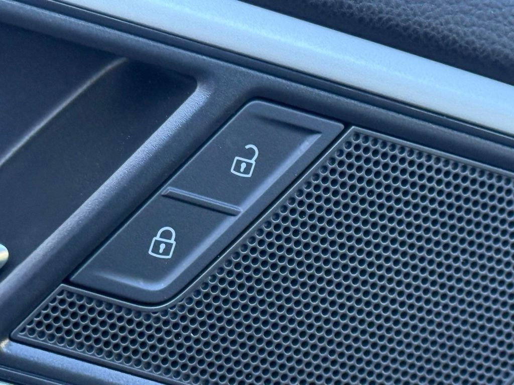 Used 2022 Volkswagen Atlas Cross Sport SEL R-Line image 65