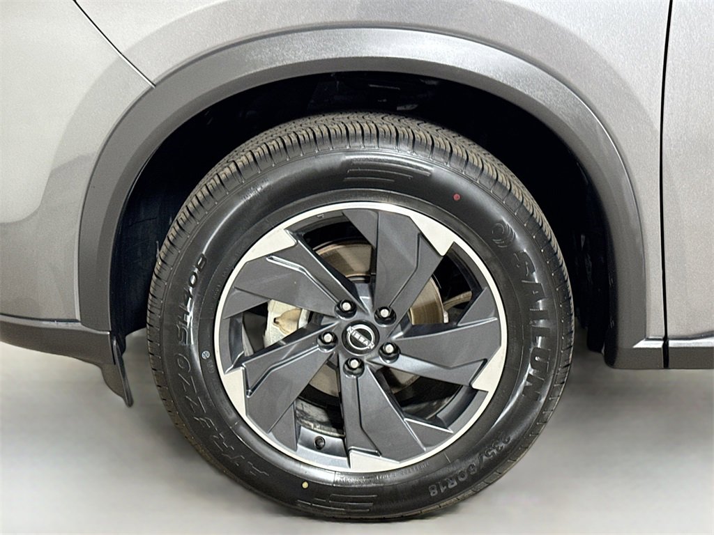 Used 2024 Nissan Rogue SV image 27