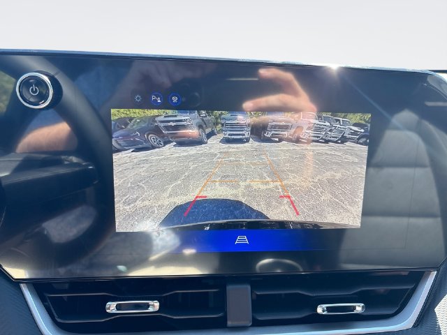 New 2027 Chevrolet Equinox LT w/ Convenience Package II FWD image 17