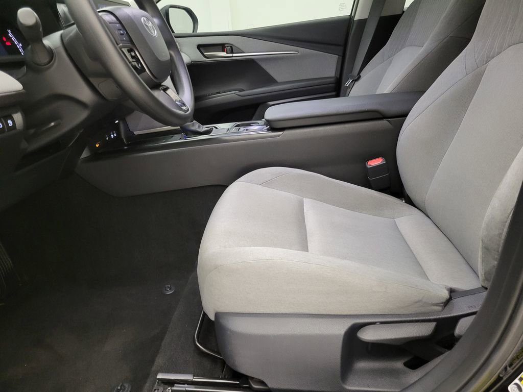 Used 2025 Toyota Camry LE image 24