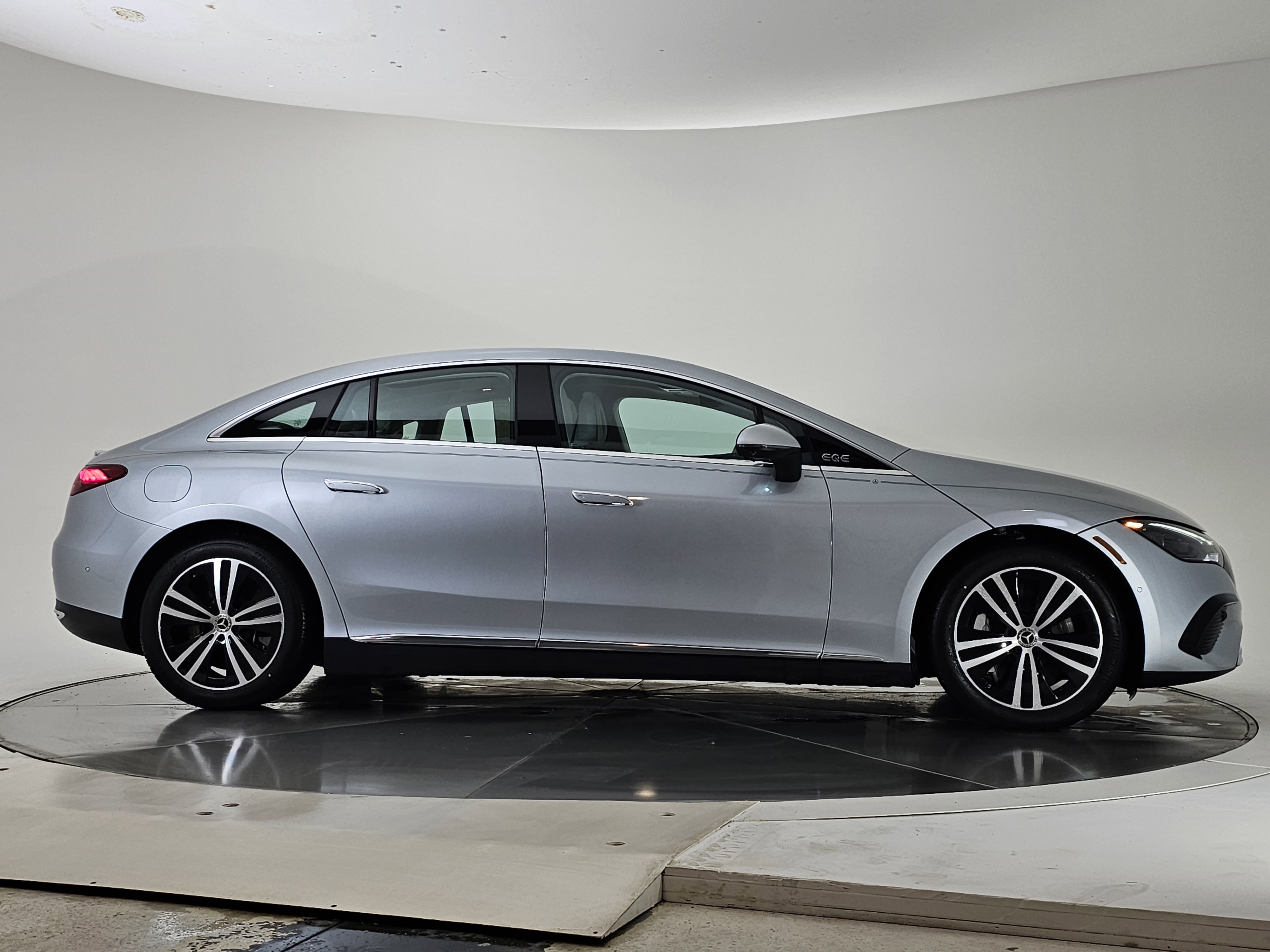 Used 2023 Mercedes-Benz EQE 350+ 4MATIC Sedan image 2