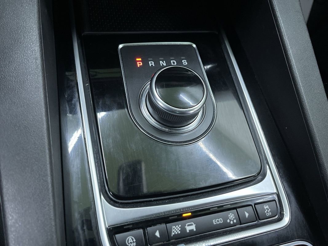 Used 2019 Jaguar F-PACE Premium image 24