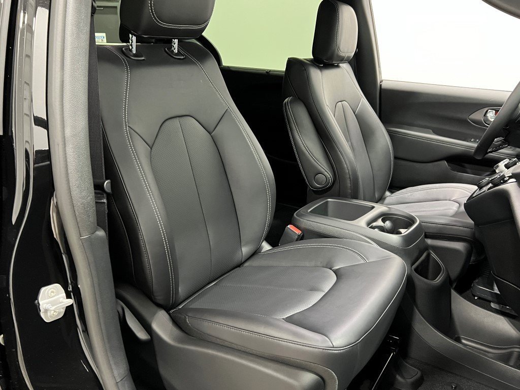 New 2026 Chrysler Voyager LX image 31