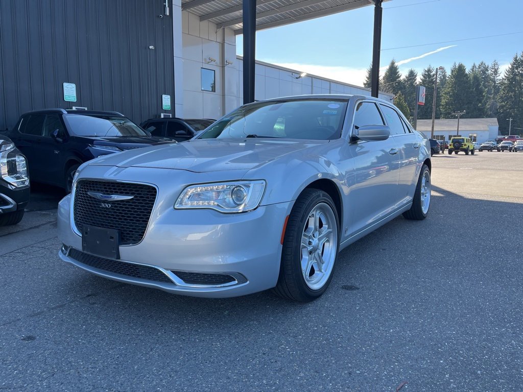 Used 2019 Chrysler 300 Touring image 3