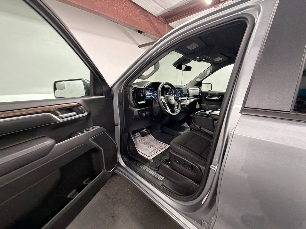 Used 2026 Chevrolet Silverado 1500 LT w/ Protection Package RWD image 10