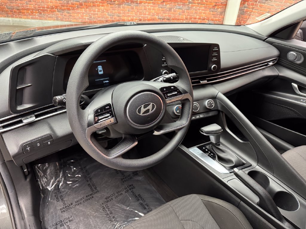 Used 2026 Hyundai Elantra SE FWD image 12