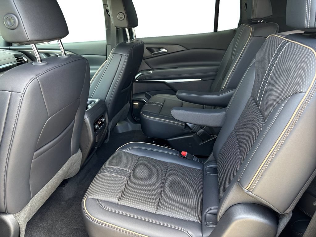 Used 2026 Chevrolet Traverse High Country AWD/4WD image 14