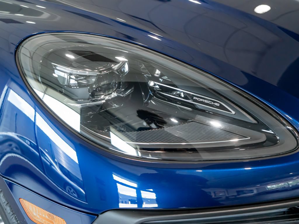 Certified 2025 Porsche Macan AWD/4WD image 34