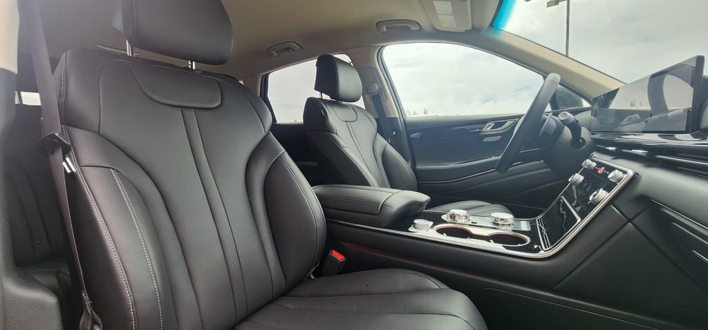 Used 2025 Genesis GV80 2.5T Standard AWD/4WD image 23