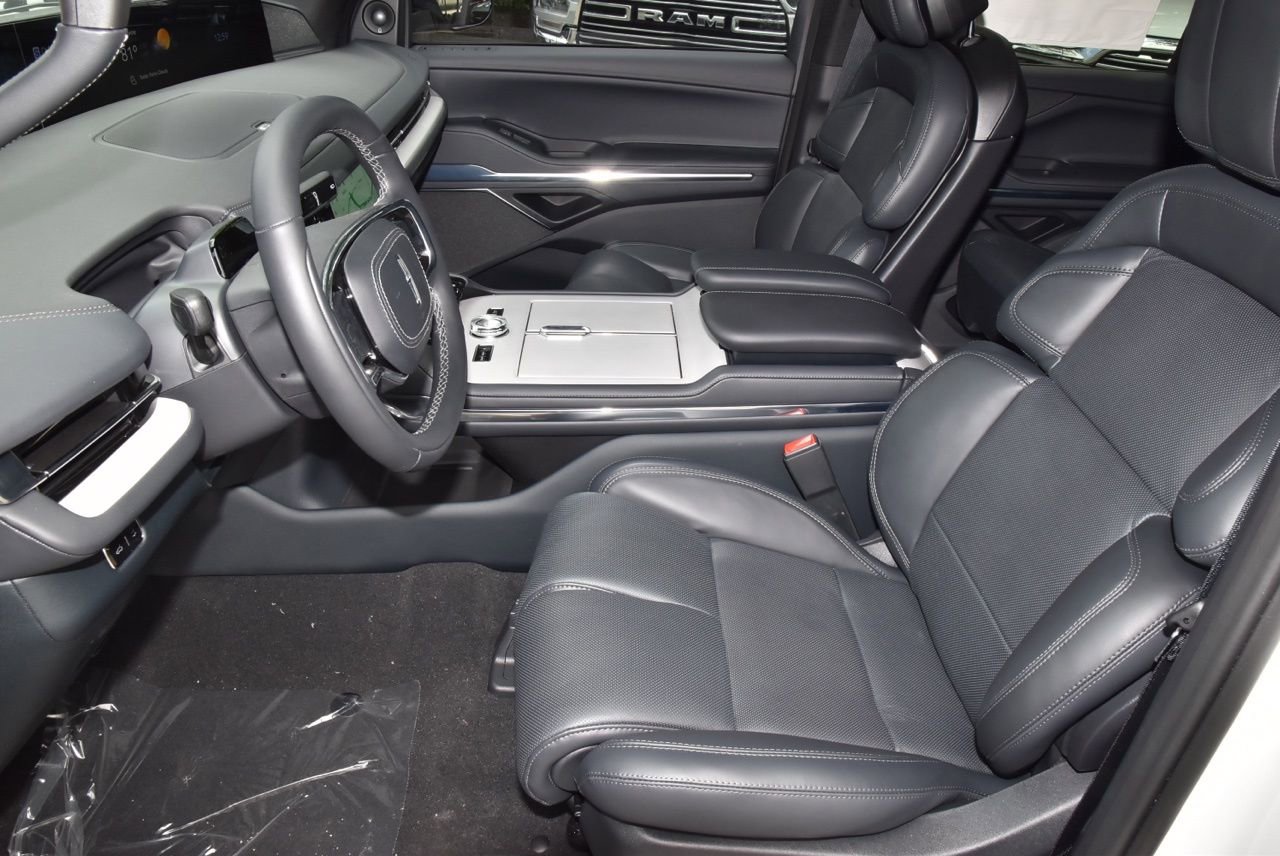 New 2026 Lincoln Navigator L Reserve w/ Jet Appearance Package AWD/4WD image 13