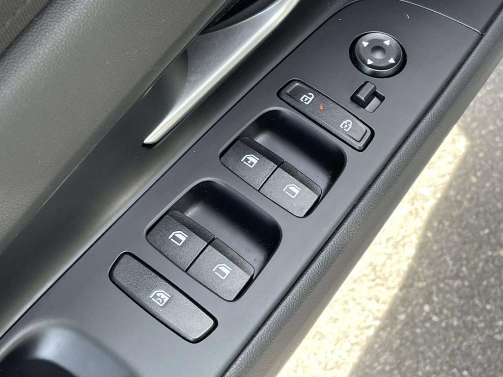 Certified 2025 Hyundai Elantra SE FWD image 14