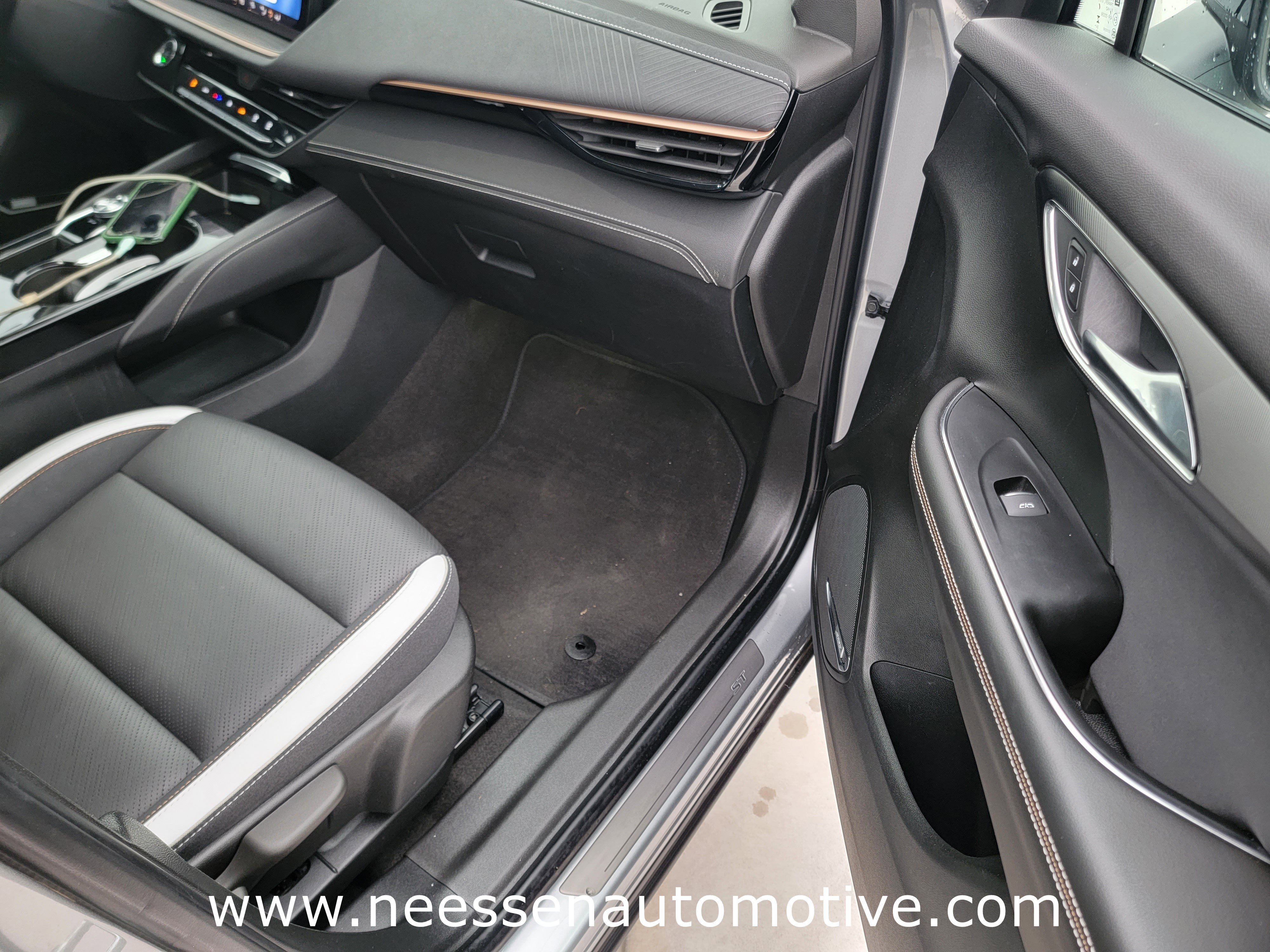 Used 2025 Buick Envision Sport Touring image 9