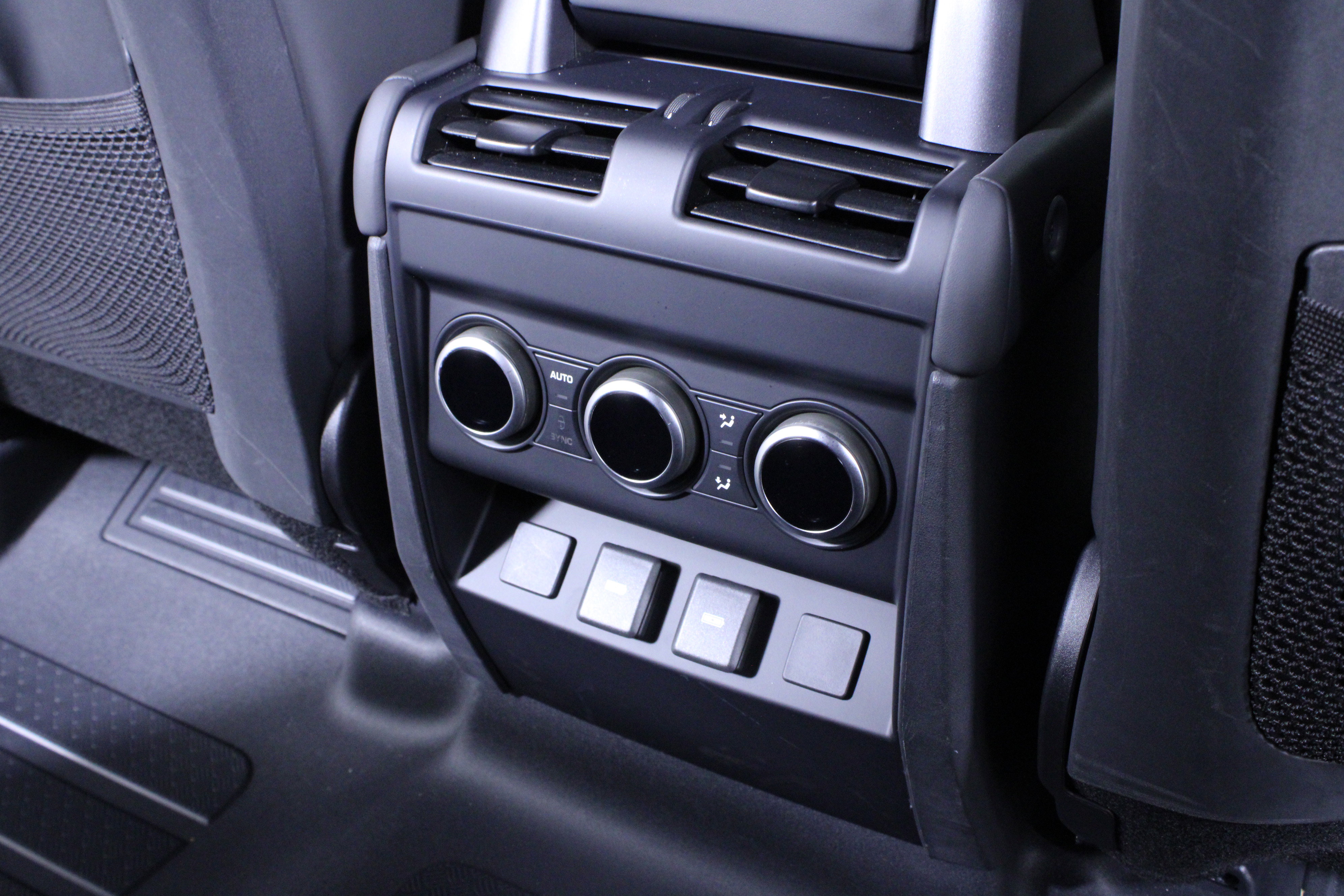 Used 2024 Land Rover Defender 110 S image 15