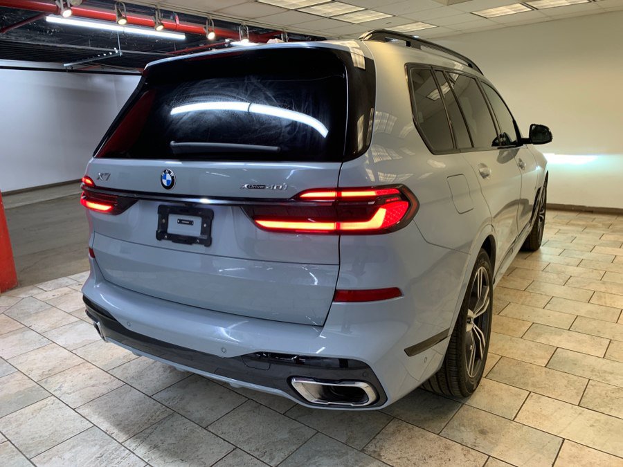 Used 2025 BMW X7 xDrive40i w/ M Sport Package AWD/4WD image 7