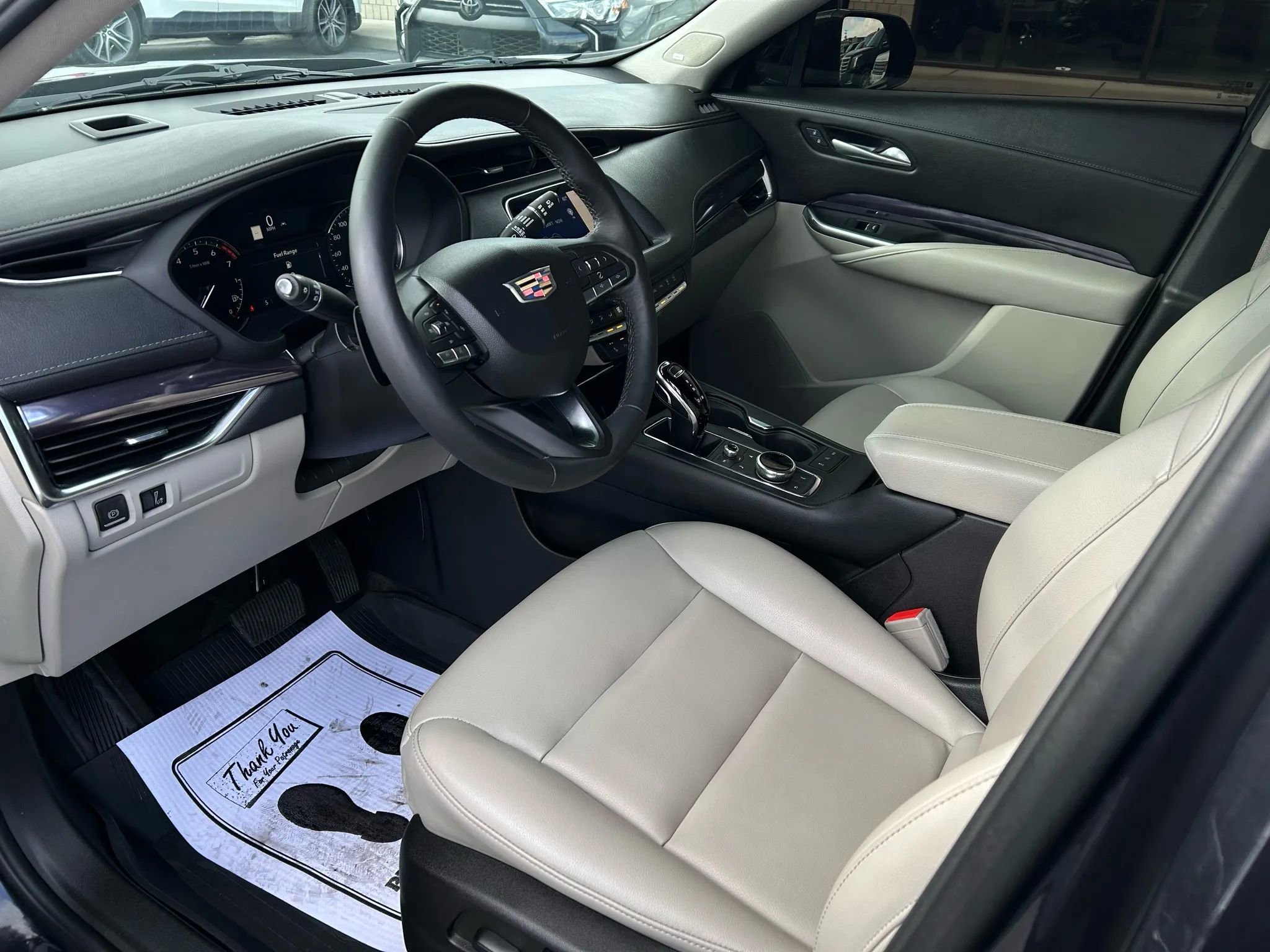 Used 2022 Cadillac XT4 Luxury w/ Cold Weather Package image 10