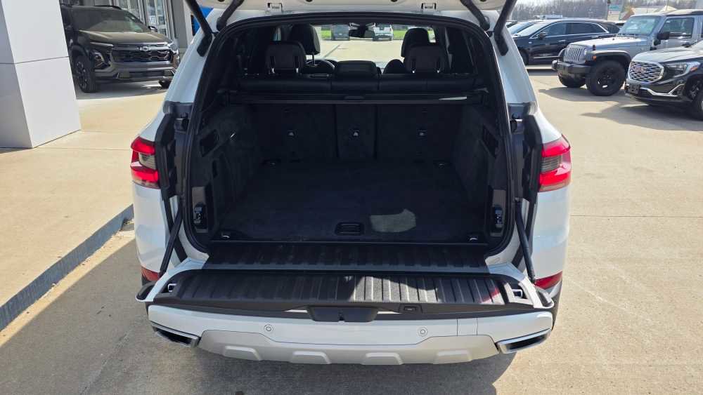 Used 2023 BMW X5 xDrive40i AWD/4WD image 12