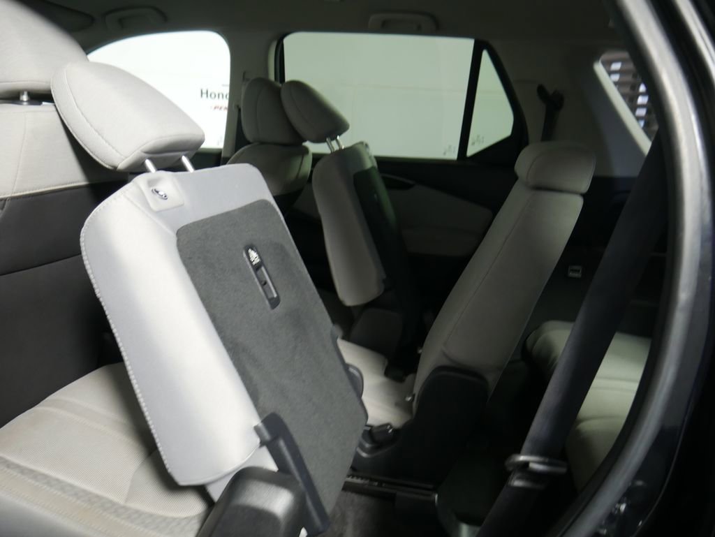 Used 2023 Honda Pilot LX image 12