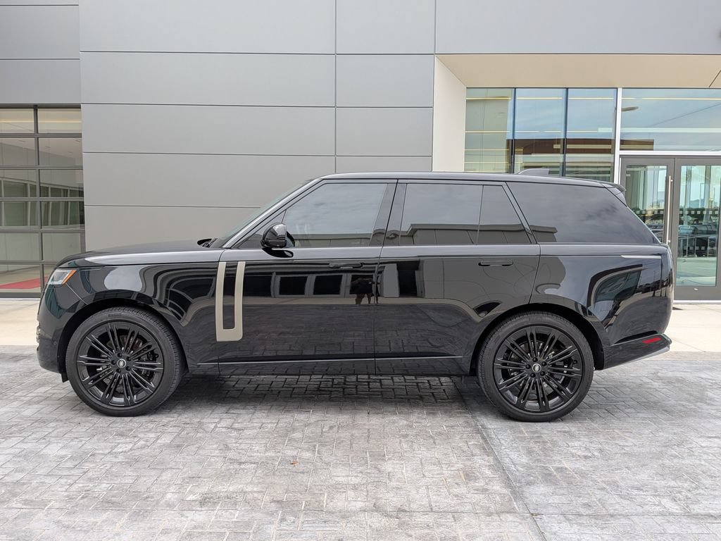 Certified 2025 Land Rover Range Rover SE AWD/4WD image 9