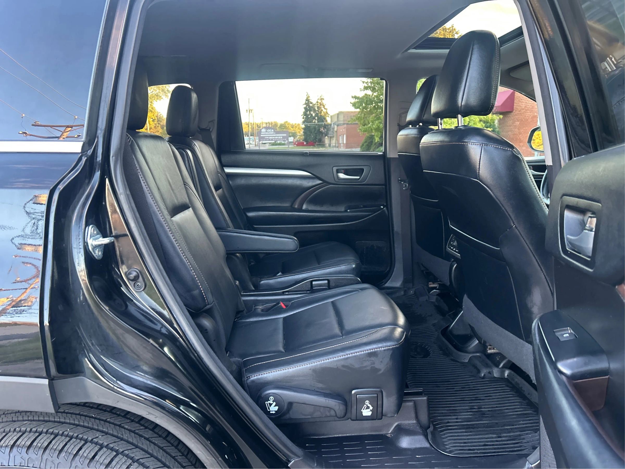 Used 2018 Toyota Highlander XLE image 26