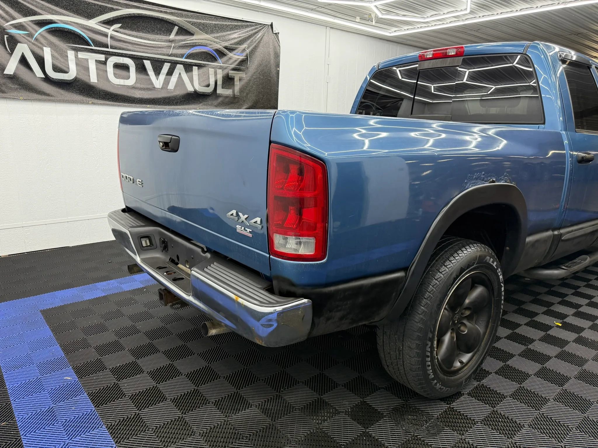 Used 2004 Dodge Ram 1500 Truck SLT w/ Quad Cab Value Group image 3