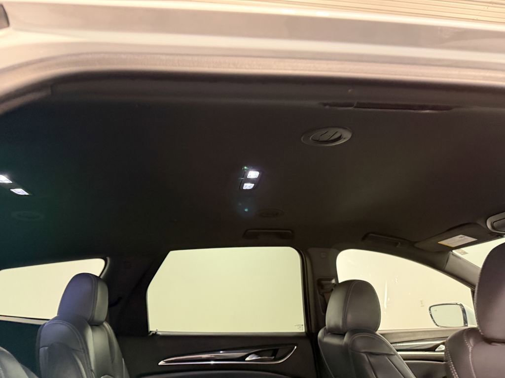 Used 2023 Buick Enclave Essence AWD/4WD image 16