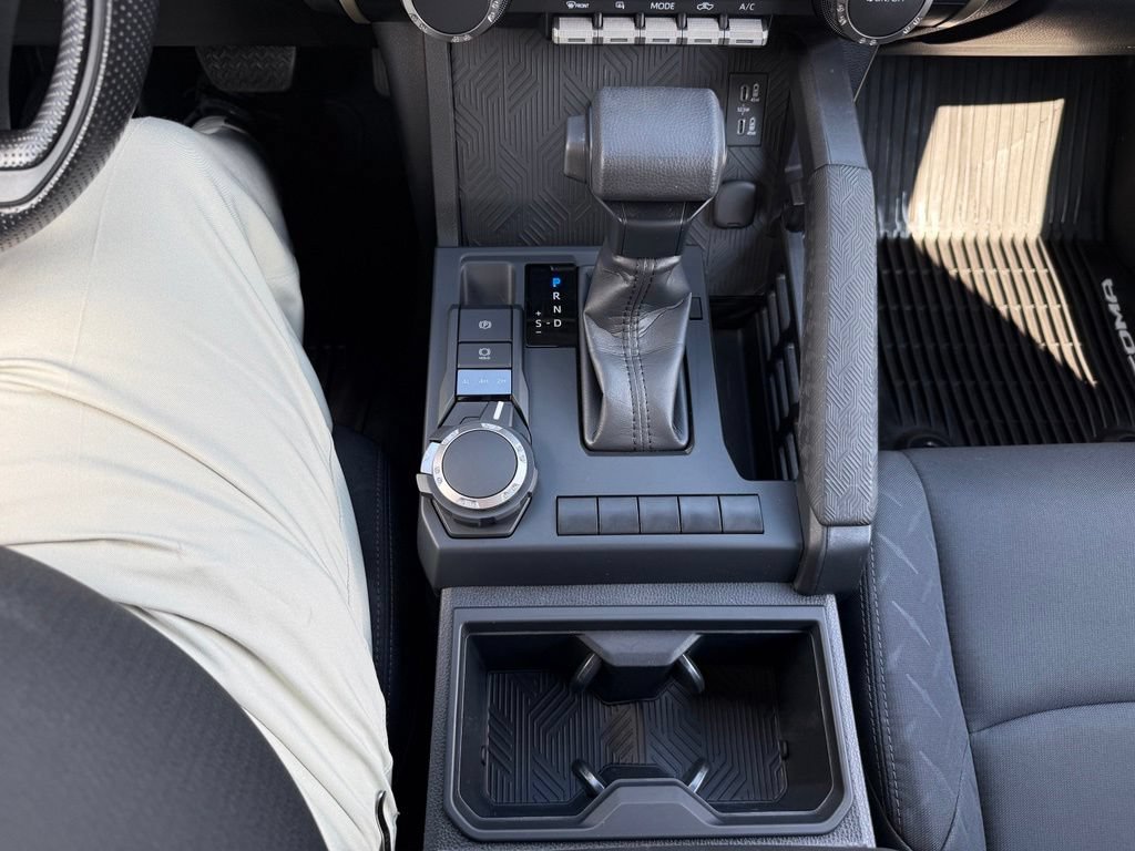 Certified 2025 Toyota Tacoma SR AWD/4WD image 21