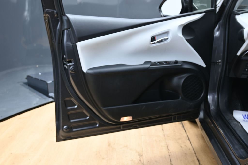 Used 2018 Toyota Prius Prime Plus image 40