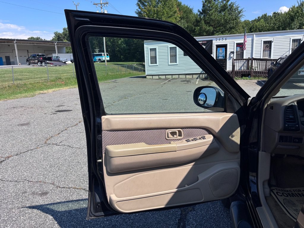 Used 2002 Nissan Pathfinder SE RWD image 9