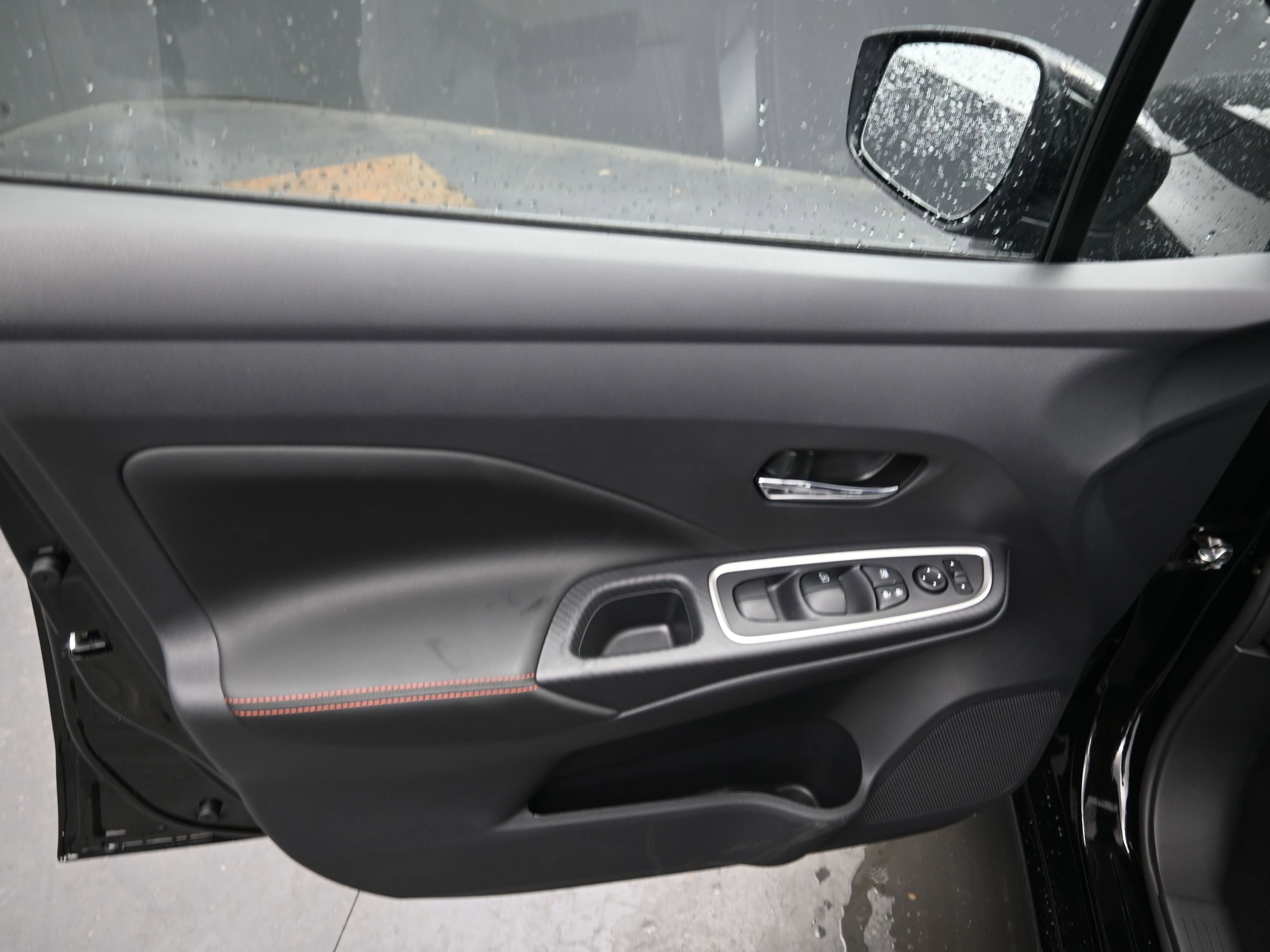 New 2025 Nissan Versa SR image 11