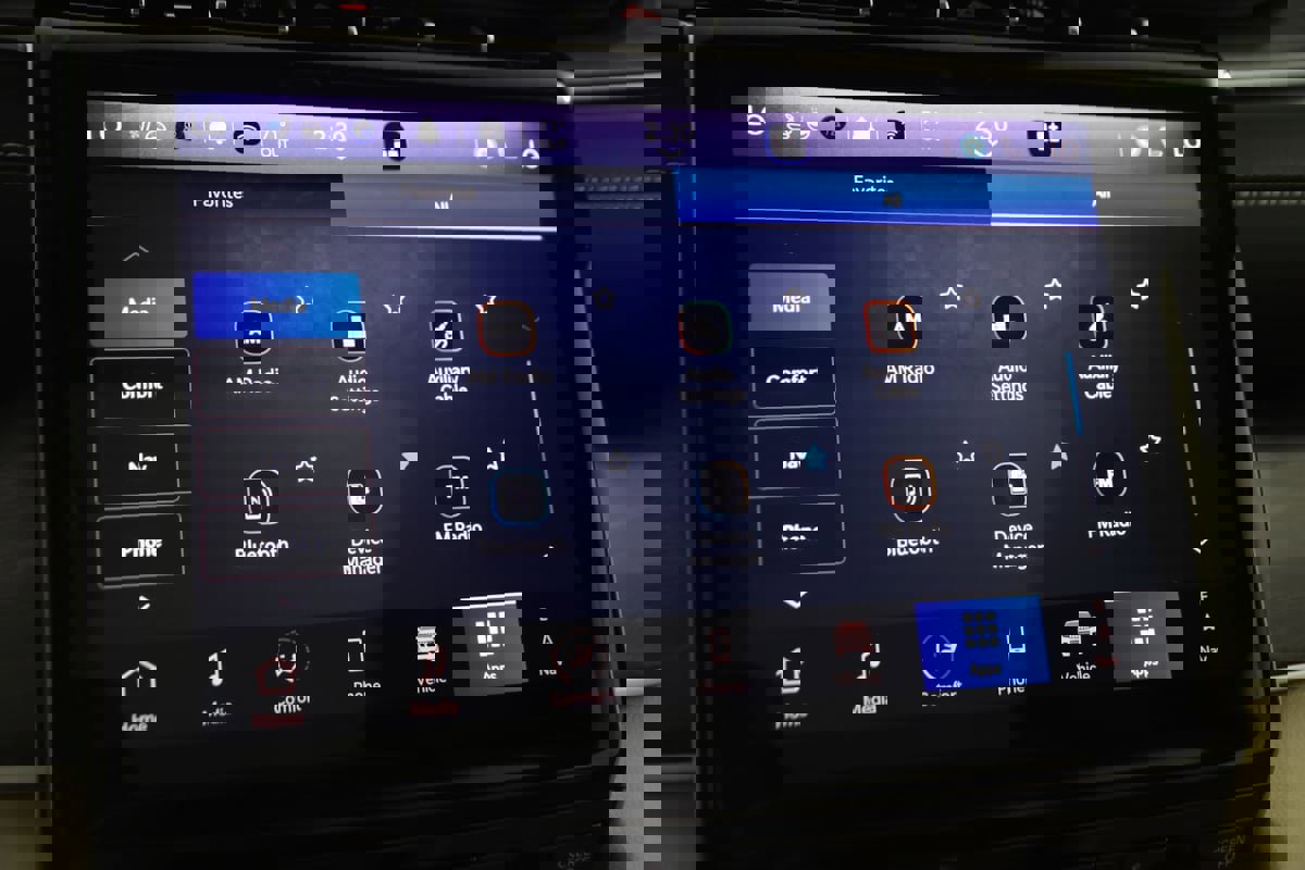 Used 2024 Jeep Grand Cherokee Limited w/ Luxury Tech Group II image 35