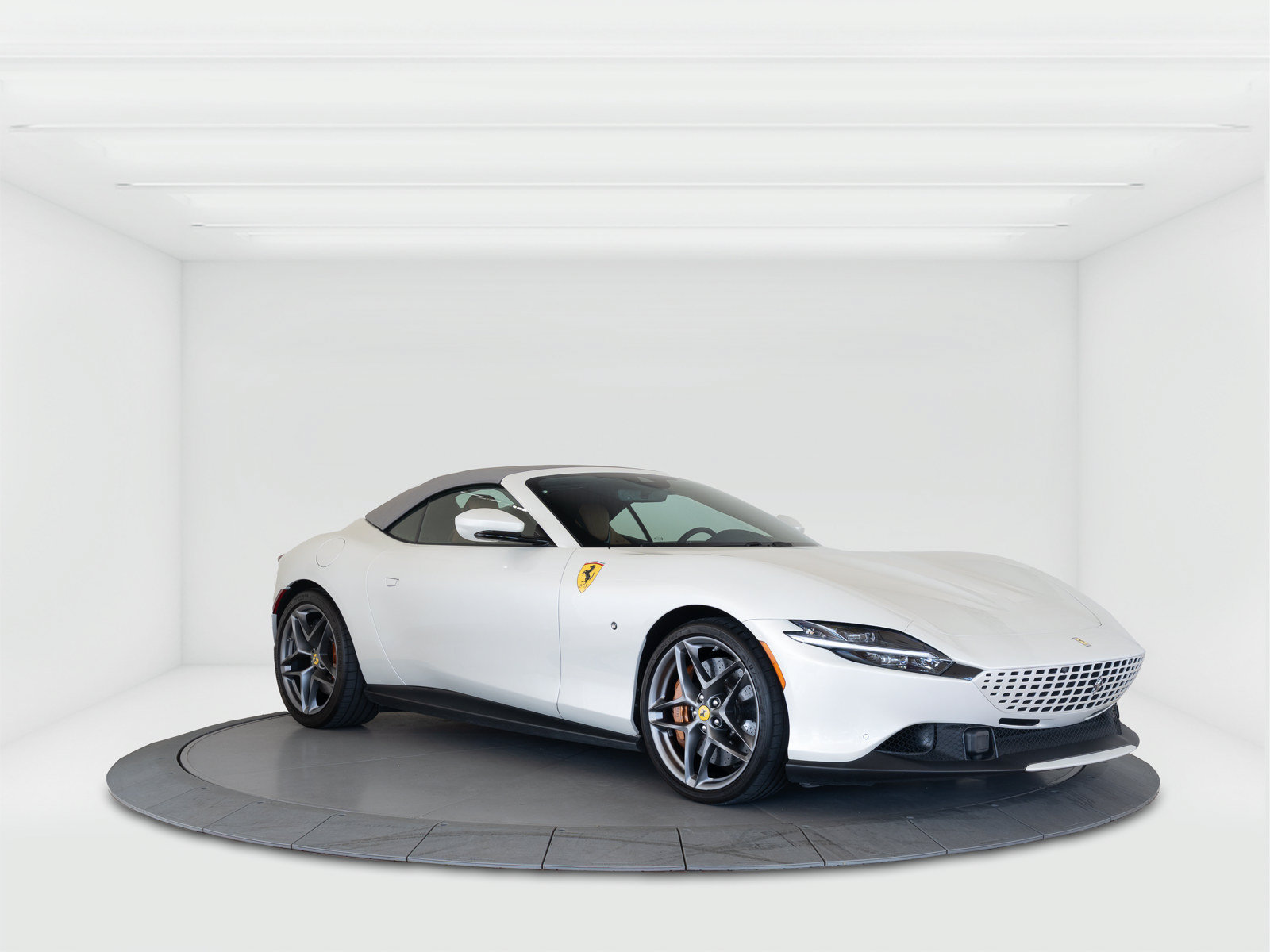 Used 2024 Ferrari Roma Spider RWD image 7