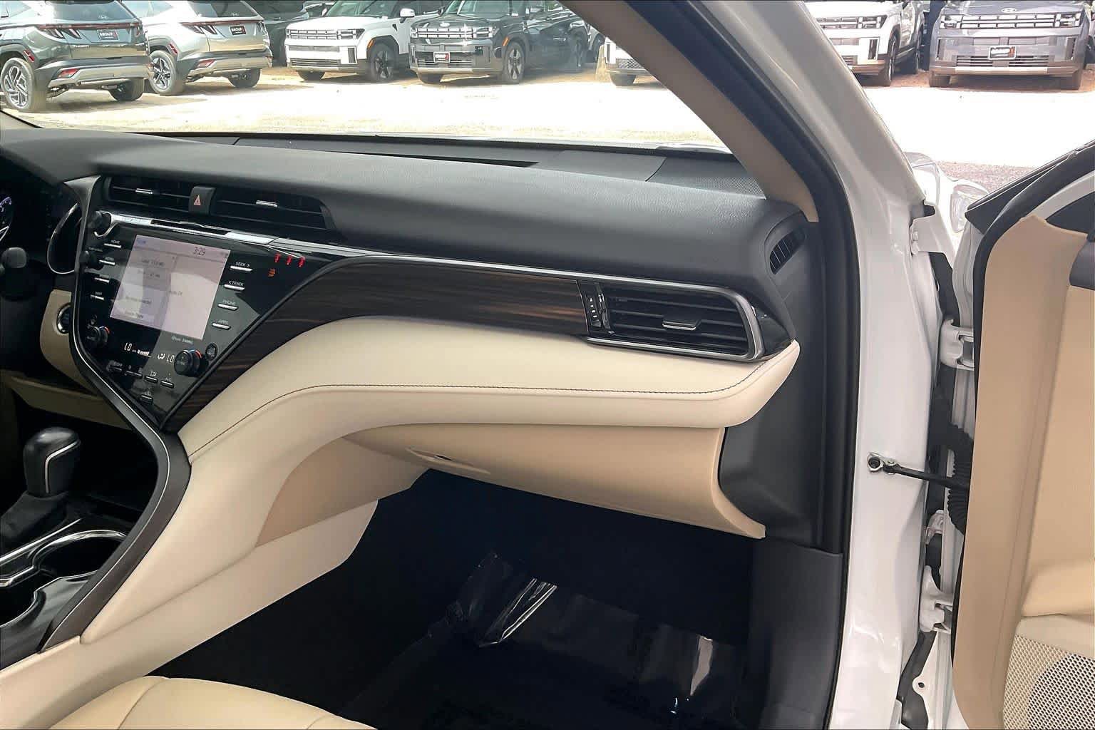 Used 2020 Toyota Camry XLE FWD image 19