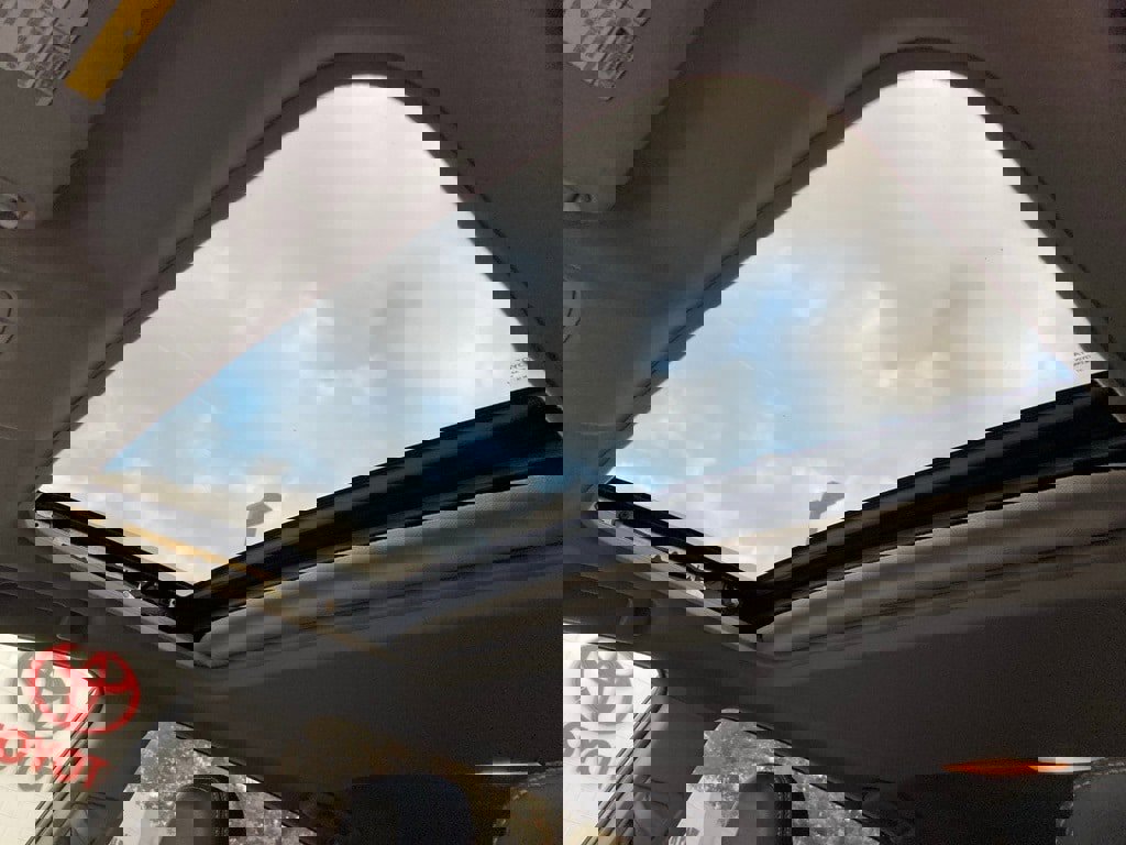 Used 2015 Toyota RAV4 Limited w/ Technology Package image 14