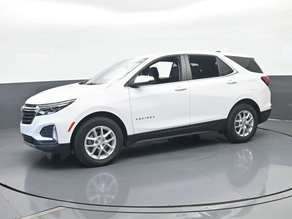 Used 2023 Chevrolet Equinox LT image 2