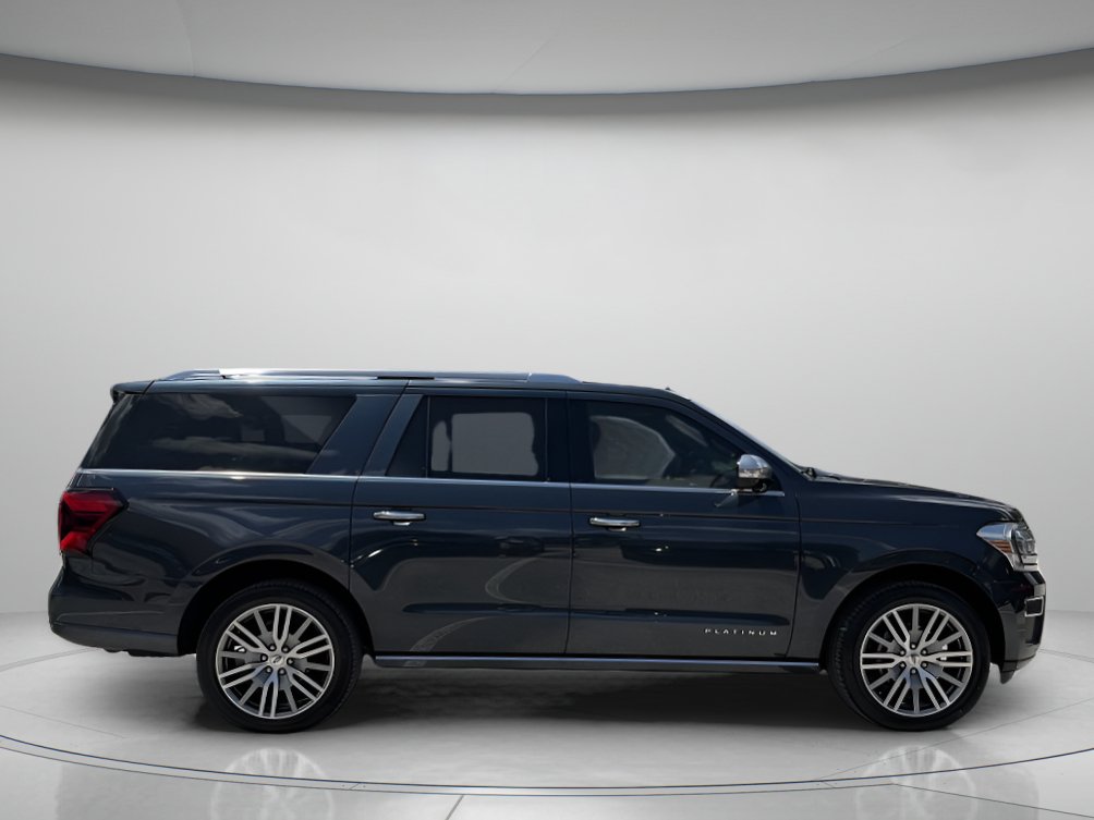 Used 2022 Ford Expedition Max Platinum RWD image 2