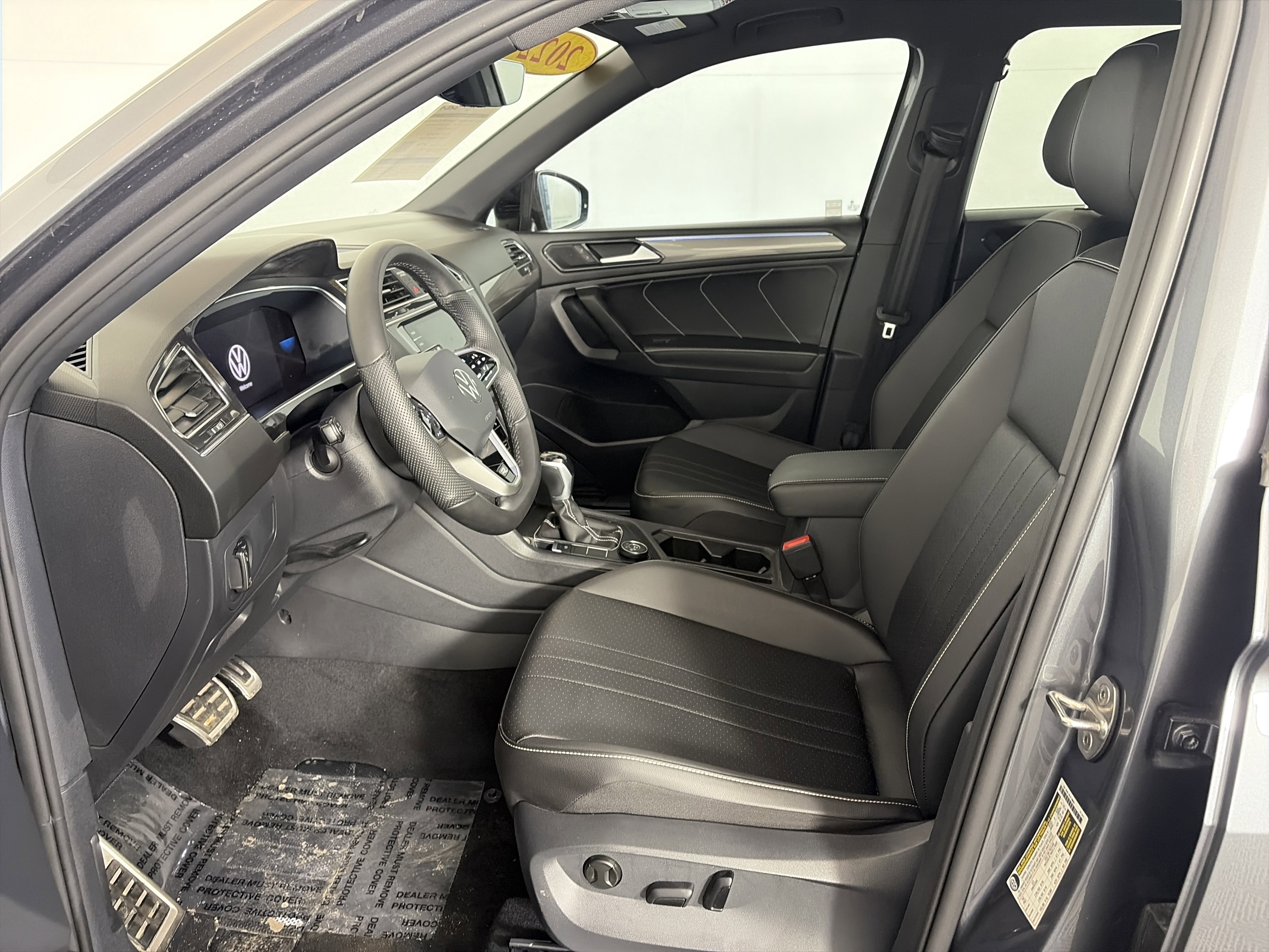 Used 2022 Volkswagen Tiguan SE R-Line image 6