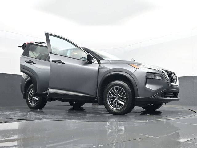 Used 2021 Nissan Rogue S image 30