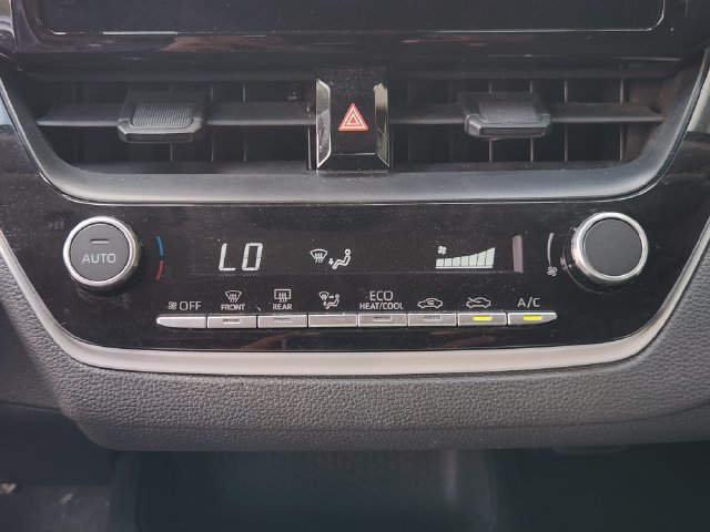 Used 2025 Toyota Corolla LE FWD image 17
