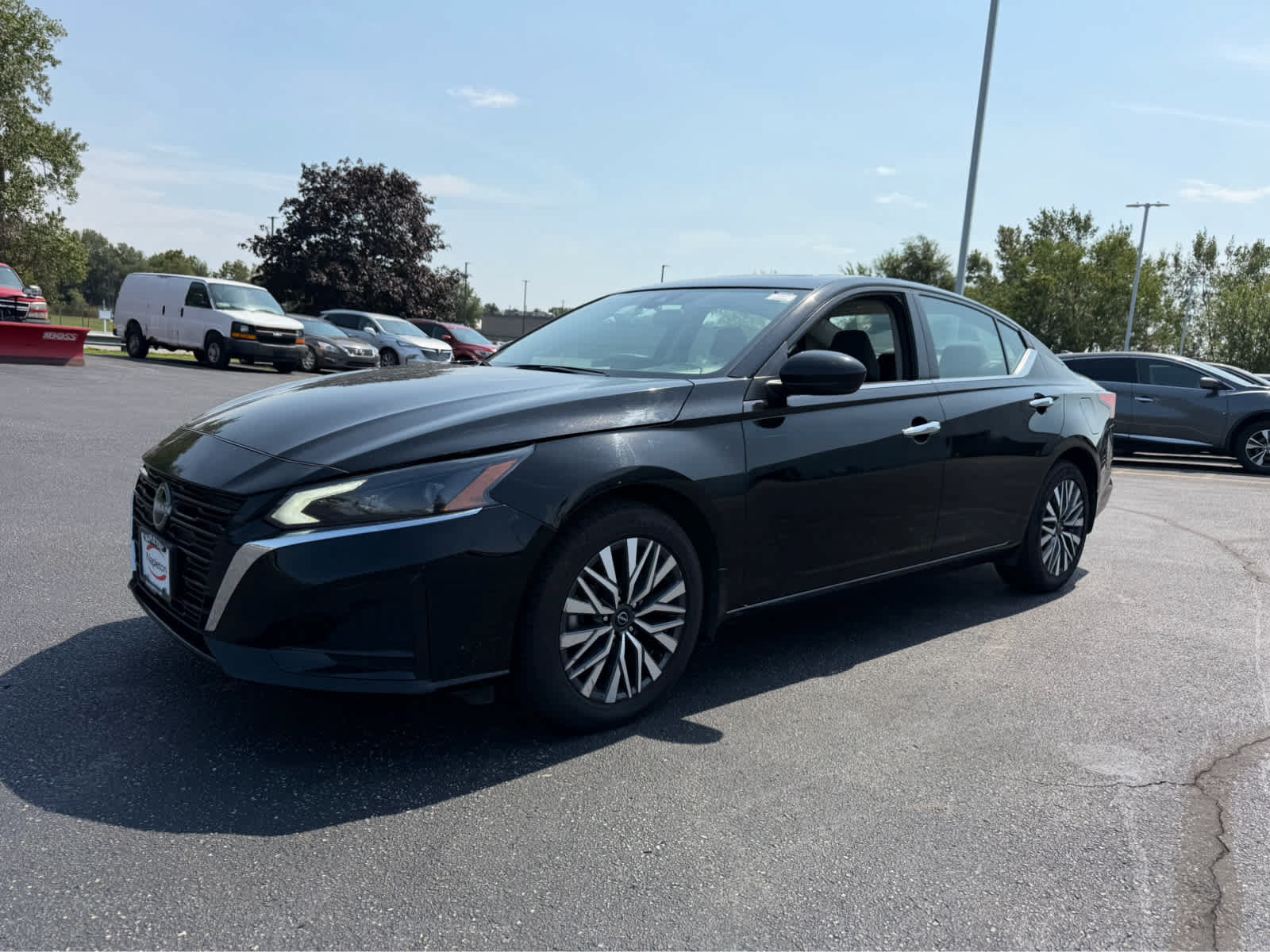 Used 2024 Nissan Altima 2.5 SV w/ SV Premium Package AWD/4WD image 3