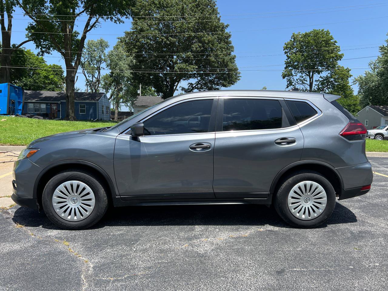 Used 2018 Nissan Rogue S FWD image 2