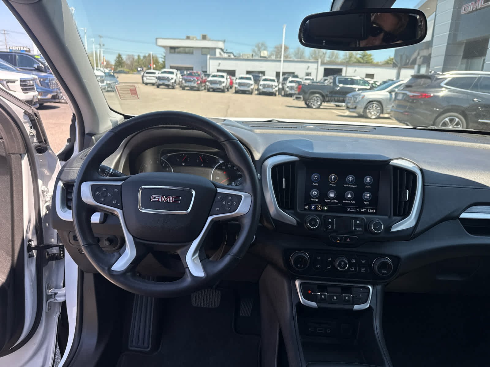 Certified 2022 GMC Terrain SLT w/ Tech Package AWD/4WD image 15