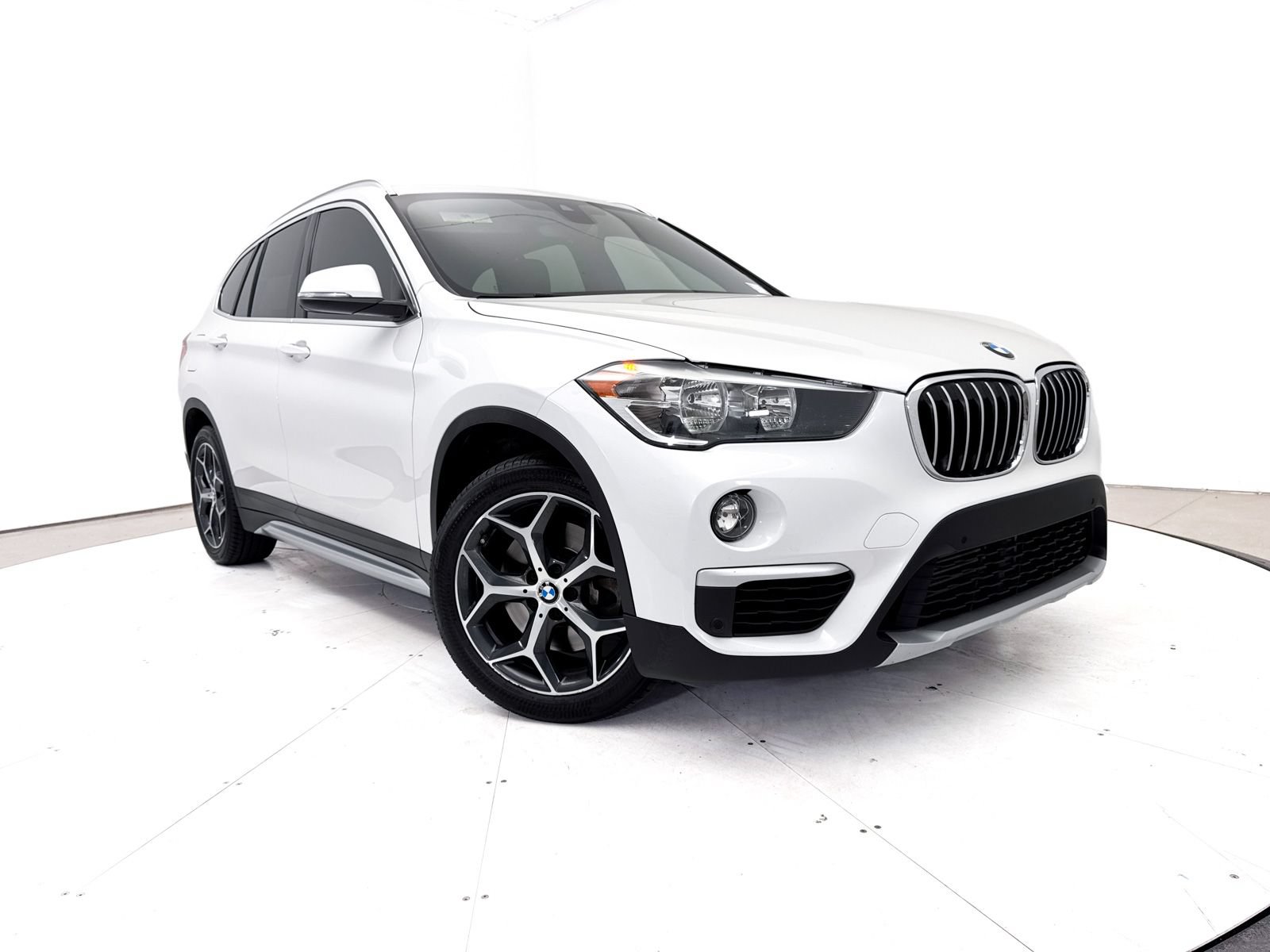 Used 2019 BMW X1 xDrive28i AWD/4WD image 1