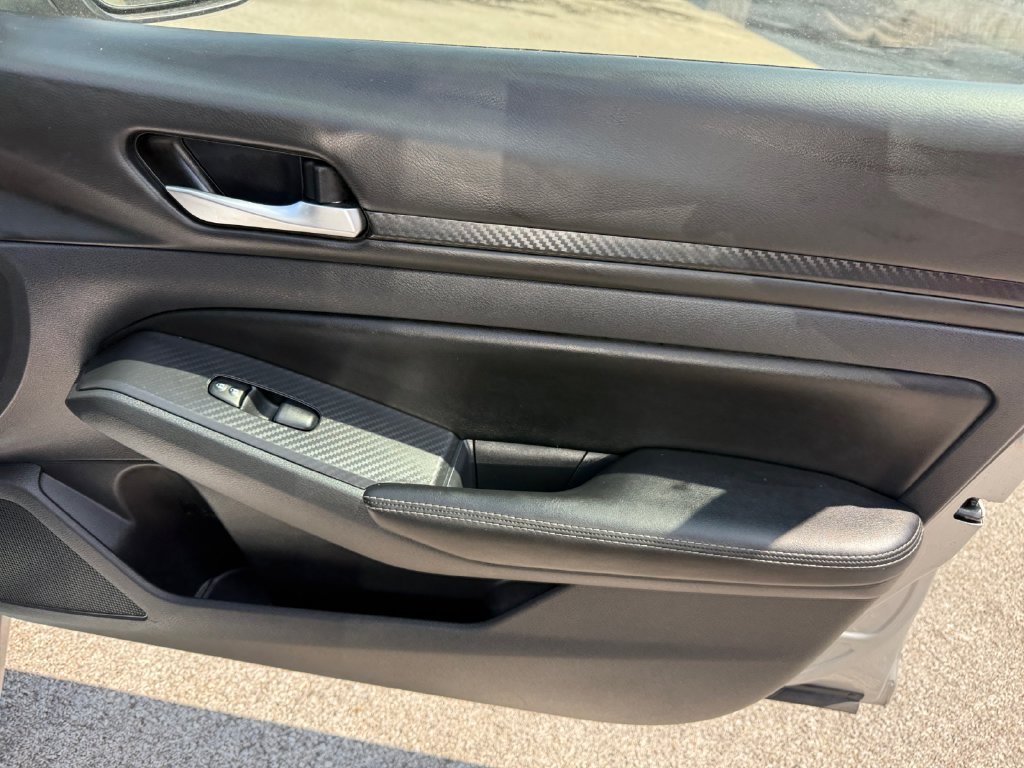 Used 2025 Nissan Altima 2.5 SV FWD image 19