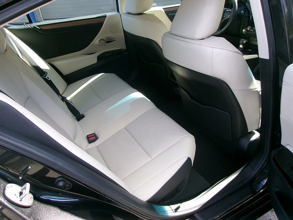 Used 2025 Lexus ES 300h w/ Premium Package FWD image 11