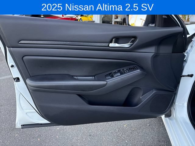 Used 2025 Nissan Altima 2.5 SV FWD image 10