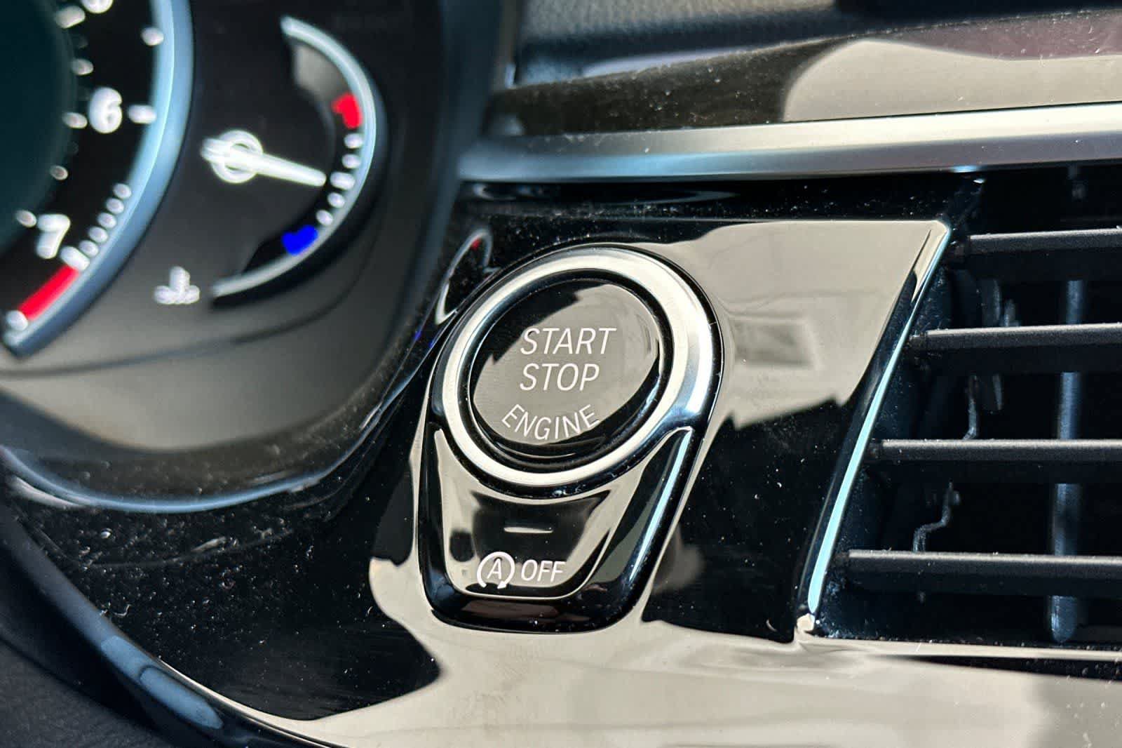 Used 2019 BMW 530i w/ Luxury Package RWD image 24