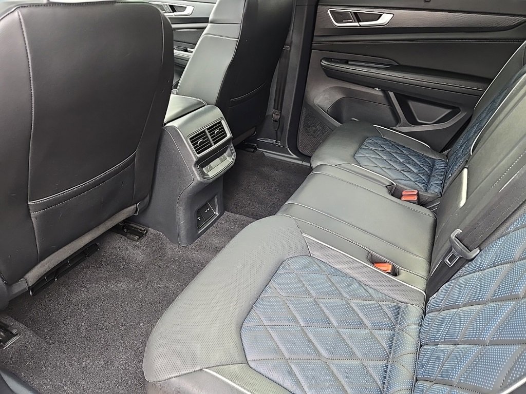 Used 2024 Volkswagen Atlas Cross Sport SEL Premium R-Line image 14