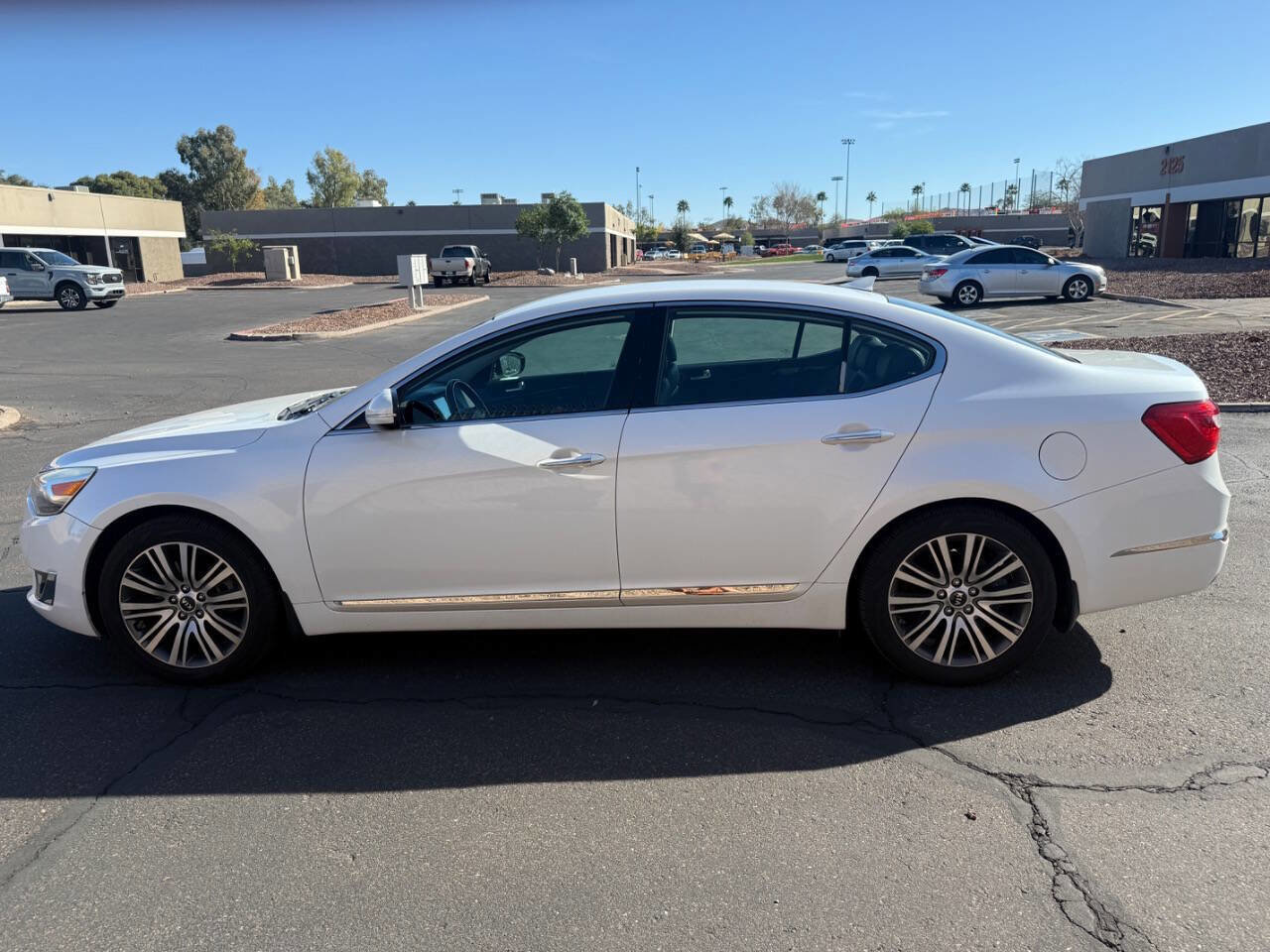 Used 2015 Kia Cadenza Premium image 5