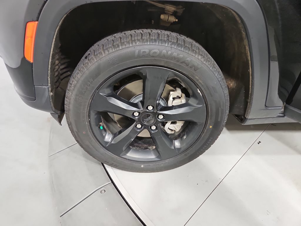 Used 2023 Jeep Grand Cherokee L Laredo AWD/4WD image 27