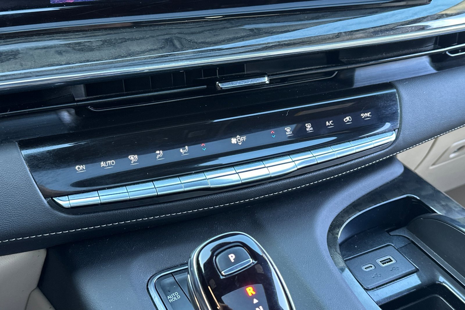 Certified 2024 Cadillac Escalade Premium Luxury image 27